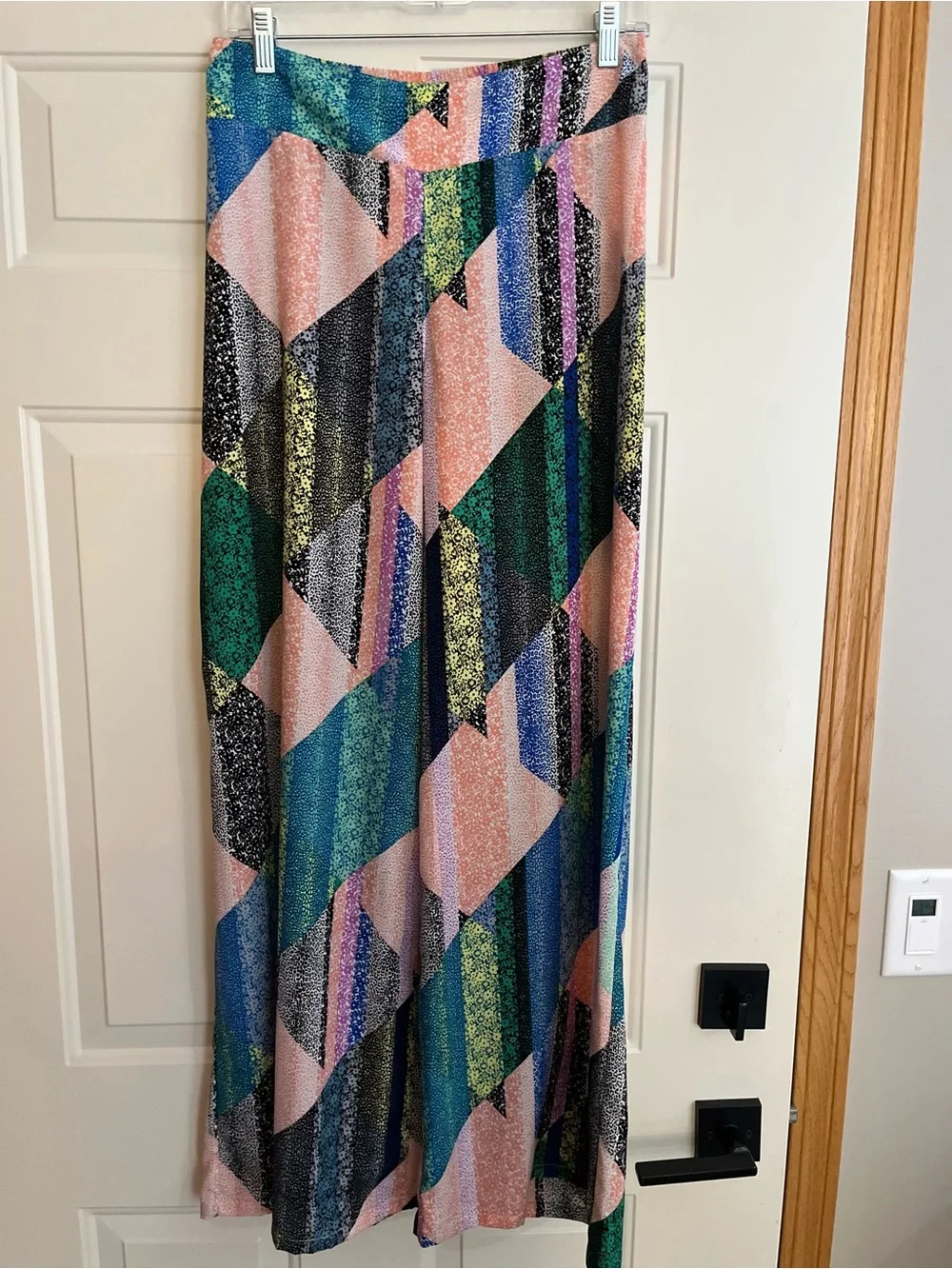 Women’s Bar lll geometric colorblock wide leg palazzo pull on pant. Size medium